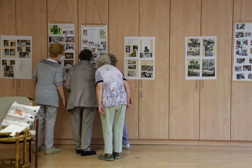 Seniorinnen schwelgen in Erinnerungen