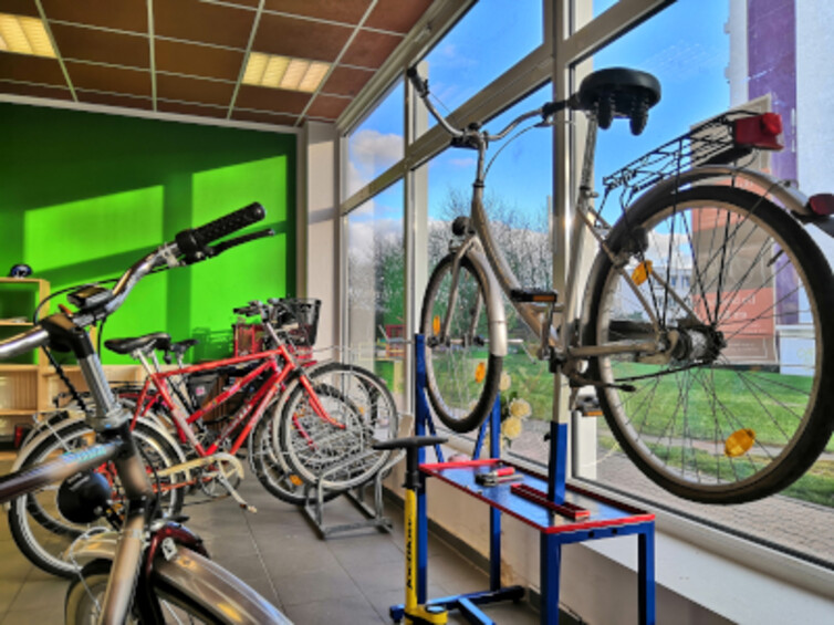 Bild zu: Fahrrad-Selbsthilfe-Werkstatt - Bildvergrößerung