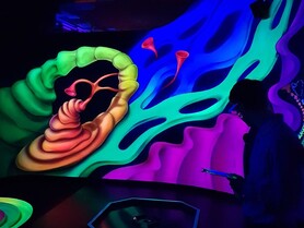 Schwarzlichtminigolf